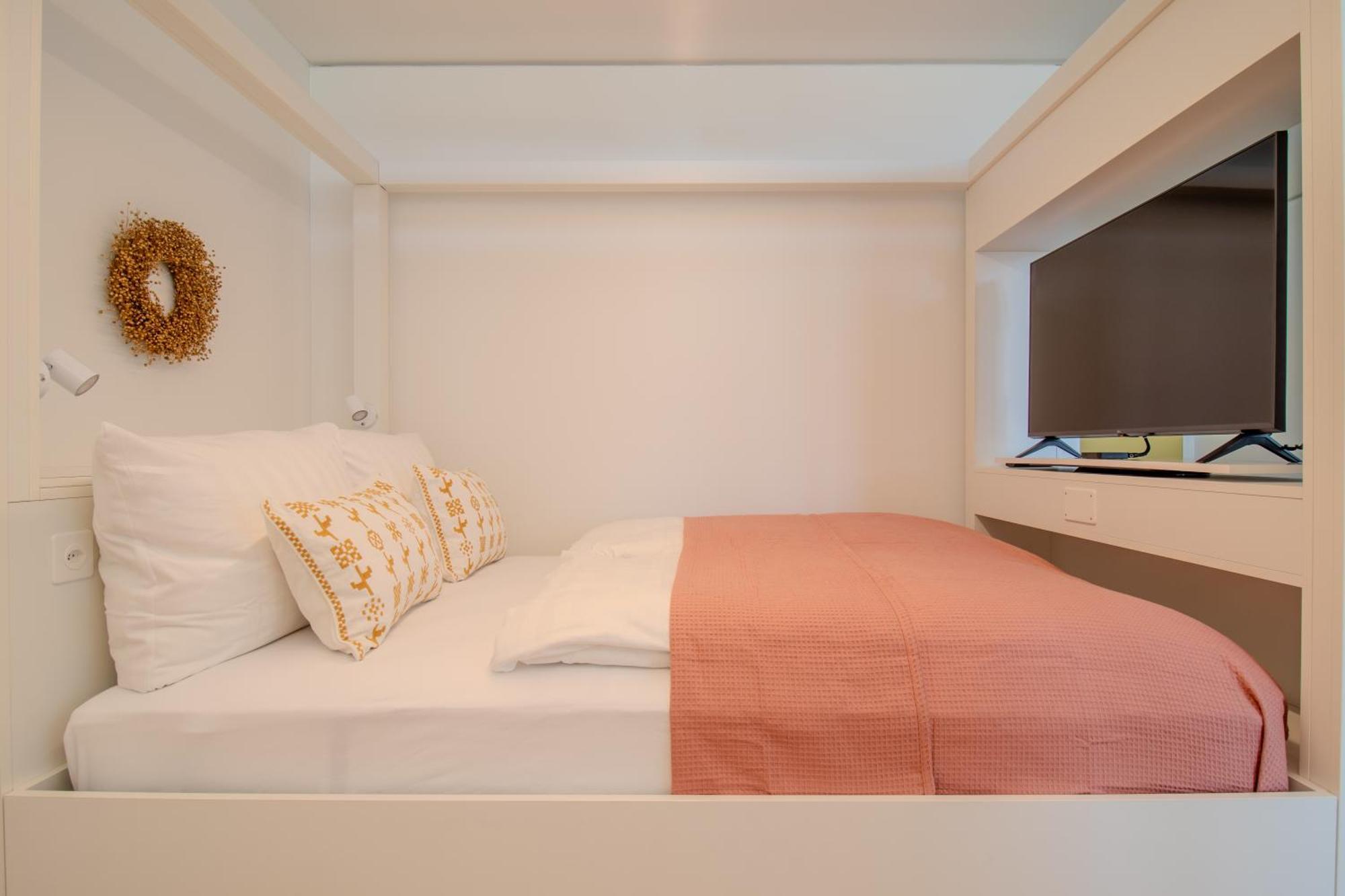 Loewe Apartments Am Rheinfall Нойхаузен-ам-Райнфалль Экстерьер фото